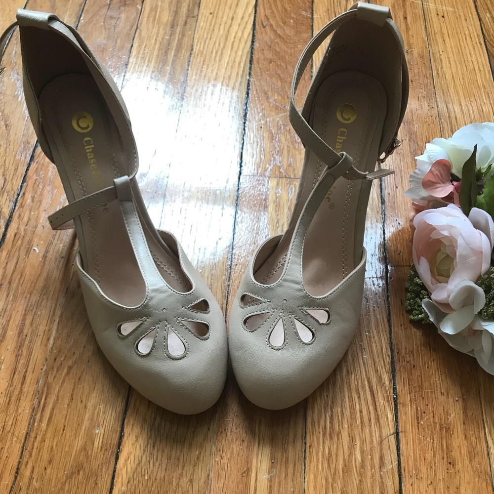 Never Worn Chase & Chloe Nude T-Strap Heels